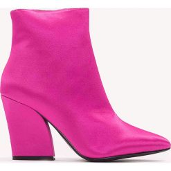 Botki damskie lity: NA-KD Shoes Satynowe botki na średnim obcasie - Pink