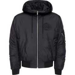 Kurtka puchowa MCQ Alexander McQueen 547860. Czarne kurtki męskie McQ Alexander McQueen, m, bez wzorów, z poliesteru, bez kaptura. W wyprzedaży za 1479,00 zł.