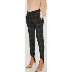 Pepe Jeans - Spodnie. Jeansy damskie Pepe Jeans. W wyprzedaży za 219,90 zł.
