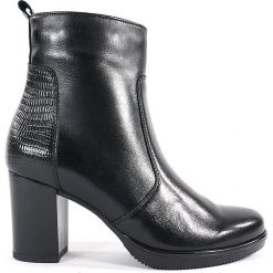 BOTKI DAMSKIE ACO 3371 CZA. Botki damskie ACORD, ze skóry, bez obcasa, bez zapięcia. Za 239,00 zł.