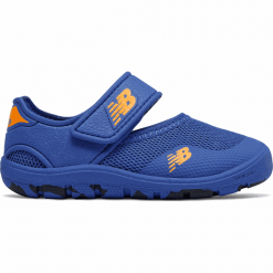 New Balance IO208RB2. Sandały chłopięce New Balance, z gumy. W wyprzedaży za 79,99 zł.