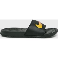 Nike Sportswear - Klapki Benassi Jdi Se. Czarne kapcie męskie marki Nike Sportswear, z gumy. Za 129,90 zł.