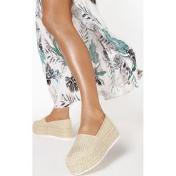 Jasnobeżowe Espadryle Dalvik. Brązowe espadryle damskie Born2be, bez wzorów, bez obcasa. W wyprzedaży za 89,99 zł.