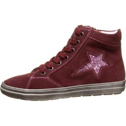 Sneakersy w kolorze czerwono-różowym. Czerwone trampki dziewczęce Richter, bez wzorów, ze skóry, na sznurówki. W wyprzedaży za 132,95 zł.