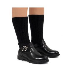 Ideal Shoes Czarne botki ocieplane E-4939. Czarne botki damskie Ideal Shoes, z tkaniny, bez obcasa, bez zapięcia. Za 89,00 zł.