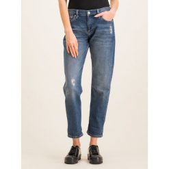 Jeansy Boyfriend Calvin Klein Jeans J20J212757. Niebieskie jeansy damskie Calvin Klein Jeans. W wyprzedaży za 409,00 zł.