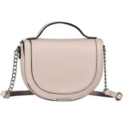Tom Tailor Torebka Damska Beżowa Sue. Brązowe torebki klasyczne damskie Tom Tailor, bez wzorów, z materiału, eleganckie, bez dodatków. Za 216,00 zł.