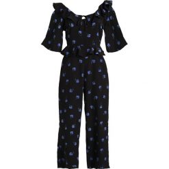 Kombinezony damskie: Fashion Union Petite FLORAL PRINT WITH SCOOP RUFFLE NECK Kombinezon mary weather blue rose