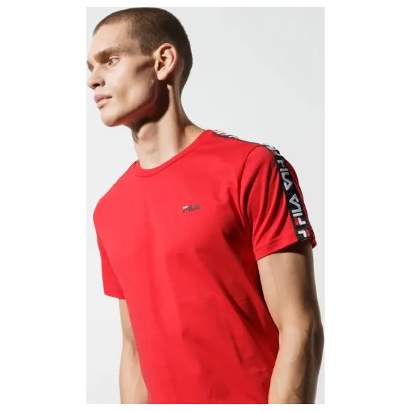 Fila Koszulka Ss Vainamo Tee , czerwony, rozmiar L. Czerwone koszulki męskie Fila, m, w paski, z bawełny, sportowe, bez kołnierzyka, bez rękawów. Za 149,99 zł.