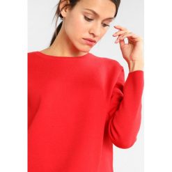 Swetry klasyczne damskie: Selected Femme SFMINNIE TANJA O NECK Sweter high risk red