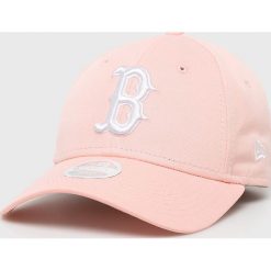 New Era - Czapka. Różowe czapki damskie New Era, bez wzorów, z bawełny. W wyprzedaży za 59,90 zł.