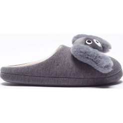 Etam - Kapcie Paco. Szare kapcie damskie Etam, z gumy. W wyprzedaży za 59,90 zł.