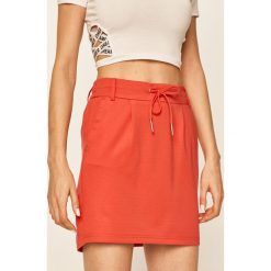 Only - Spódnica. Czerwone spódniczki damskie ONLY, na co dzień, s, bez wzorów, z elastanu, casualowe, mini, proste. W wyprzedaży za 49,90 zł.