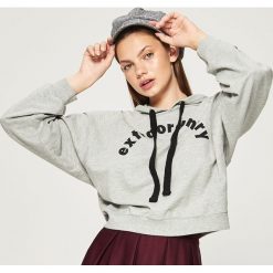 Bluza z kapturem - Jasny szar. Szare bluzy damskie z kapturem marki Sinsay, s. W wyprzedaży za 29,99 zł.