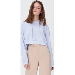 Krótka bluza z kapturem - Niebieski. Niebieskie bluzy damskie Sinsay, s, bez wzorów, z krótkim rękawem, krótkie, z kapturem. Za 39,99 zł.