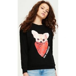 Bluza z nadrukiem - Czarny. Czarne bluzy damskie Sinsay, s, z nadrukiem, bez rękawów, bez kaptura. Za 39,99 zł.
