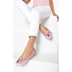 Różowe Mokasyny Whiskers. Różowe baleriny damskie Born2be, bez wzorów, bez obcasa. W wyprzedaży za 29,99 zł.