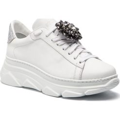 Sneakersy STOKTON - 655-D-SS19-UP Vitello Bianco/Acc Cdf. Białe półbuty damskie Stokton, na co dzień, bez wzorów, ze skóry, bez obcasa, na płaskiej podeszwie, bez zapięcia. W wyprzedaży za 569,00 zł.