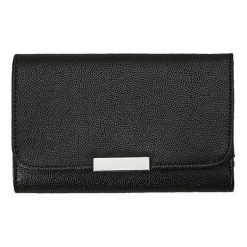 S.Oliver Portfel damski 39.902.93.5557. 9999 Black. Czarne portfele damskie S.Oliver, bez wzorów. W wyprzedaży za 106,00 zł.