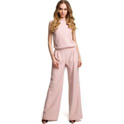 Pudrowy Elegancki Kombinezon z Wysokim Kołnierzem. Różowe kombinezony eleganckie marki Molly.pl, s, z dekoltem na plecach, bez rękawów, długie. Za 155,90 zł.