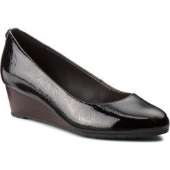 Półbuty CLARKS - Vendra Bloom 261328664 Black Patent Leather. Czarne półbuty damskie marki Clarks, bez wzorów, ze skóry ekologicznej, bez obcasa, na obcasie, bez zapięcia. W wyprzedaży za 219,00 zł.