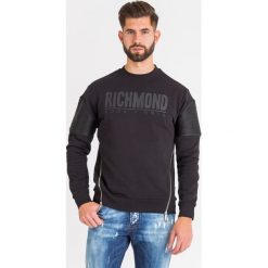 BLUZA NEIBE JOHN RICHMOND. Czarne bluzy męskie John Richmond, m, z nadrukiem, z bawełny, z okrągłym kołnierzem, bez rękawów, bez kaptura. Za 629,40 zł.