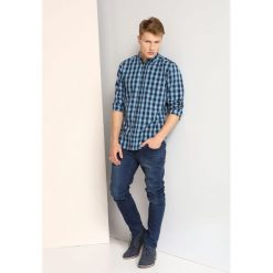 Koszula długi rękaw męska slim fit. Niebieskie koszule męskie na zimę, m, z bawełny, klasyczne. W wyprzedaży za 39,99 zł.