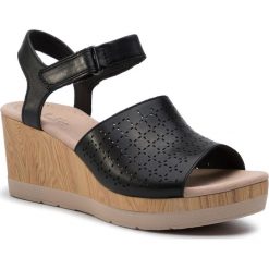 Sandały CLARKS - Cammy Glory 261399214 Black Leather. Czarne klapki damskie Clarks, bez wzorów, ze skóry, bez obcasa, na obcasie. W wyprzedaży za 209,00 zł.