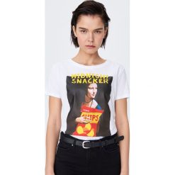 Koszulka art z zabawnym napisem - Biały. Białe koszulki damskie Sinsay, xl, z napisami, bez kołnierzyka. W wyprzedaży za 9,99 zł.