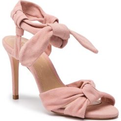 Sandały SCHUTZ - S 02066 0207 0004U Poppy Rose. Różowe klapki damskie Schutz, bez wzorów, ze skóry, bez obcasa, na obcasie. Za 579,00 zł.