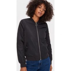 Kurtka bomber - Czarny. Czarne kurtki damskie House, s, bez wzorów, bez kaptura. Za 99,99 zł.