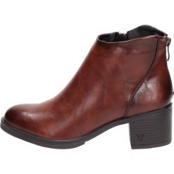 Brązowe botki damskie SABATINA DM19-107. Pomarańczowe botki damskie Sabatina, klasyczne, na wysokim obcasie, bez zapięcia. W wyprzedaży za 139,00 zł.