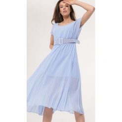 Niebieska Sukienka Nucleon. Niebieskie sukienki damskie Born2be, na co dzień, s, bez wzorów, eleganckie, bez kołnierzyka, bez rękawów, proste. Za 99,99 zł.