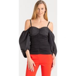 BLUZKA FABIOLA PINKO OFF SHOULDER. Czarne bluzki damskie Pinko, bez wzorów, z elastanu, z włoskim kołnierzykiem, bez rękawów. Za 468,00 zł.