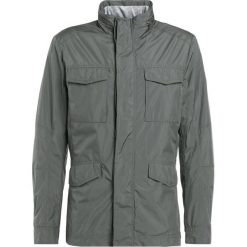 Hackett London LINED FIELD JACKET Kurtka wiosenna blue green. Zielone kurtki męskie marki Hackett London, m, bez wzorów, z poliesteru. W wyprzedaży za 839,50 zł.