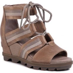 Sandały SOREL - Joanie II Lace NL3272-240 Ash Brown. Pomarańczowe klapki damskie Sorel, bez wzorów, ze skóry, bez obcasa, na obcasie. W wyprzedaży za 479,00 zł.