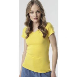 Żółty T-shirt Melimine. Żółte bluzki damskie Born2be, s, bez wzorów, z dzianiny, bez kołnierzyka. Za 29,99 zł.
