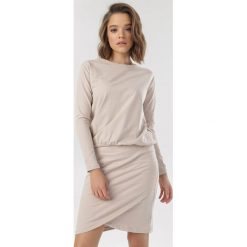 Jasnobeżowa Sukienka Cateth. Brązowe sukienki damskie Born2be, xl, bez wzorów, z dzianiny, bez kołnierzyka, bez rękawów. Za 69,99 zł.