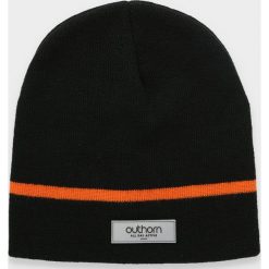 Czapka męska CAM611 - głęboka czerń - Outhorn. Czapki męskie Outhorn, na zimę, bez wzorów. Za 29,99 zł.