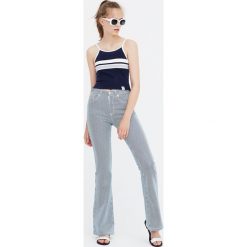 Top na ramiączkach z panelami. Niebieskie topy damskie Pull&Bear. Za 39,90 zł.