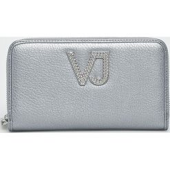 Versace Jeans - Portfel. Szare portfele damskie Versace Jeans, z jeansu. W wyprzedaży za 269,90 zł.