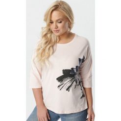 Jasnoróżowa Bluzka Vivienia. Różowe bluzki damskie Born2be, xl, bez wzorów, bez kołnierzyka, bez rękawów. W wyprzedaży za 39,99 zł.