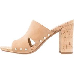 Klapki damskie: Franco Sarto JEANNETTE Klapki dark camel