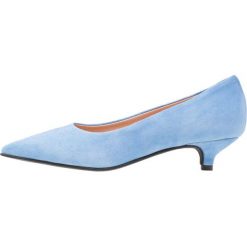 Erika Rocchi Czółenka bluebell. Niebieskie buty ślubne damskie Erika Rocchi, z materiału. W wyprzedaży za 377,40 zł.