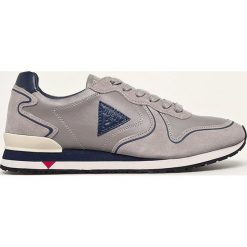 Guess Jeans - Buty. Szare sneakersy męskie Guess Jeans, z okrągłym noskiem, na sznurówki. W wyprzedaży za 319,90 zł.