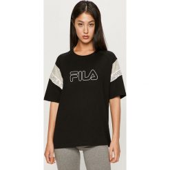 Fila - T-shirt. Czarne bluzki damskie Fila, s, z nadrukiem, z bawełny, casualowe, z okrągłym kołnierzem, z krótkim rękawem. Za 149,90 zł.