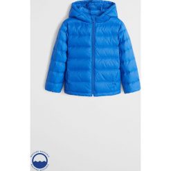 Mango Kids - Kurtka 104 - 164 cm. Niebieskie kurtki chłopięce Mango Kids, bez wzorów, z poliesteru, krótkie, z kapturem. W wyprzedaży za 119,90 zł.