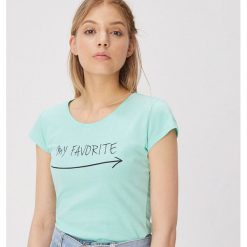 T-shirt z napisem - Zielony. Zielone t-shirty damskie Sinsay, s, z napisami, bez kołnierzyka. Za 14,99 zł.