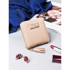Mały portfel damski Milano Design beżowy - Beż. Brązowe portfele damskie MILANO DESIGN, bez wzorów, ze skóry. Za 19,99 zł.
