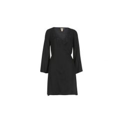 Sukienki krótkie Roxy SMALL HOURS. Czarne sukienki damskie Roxy, s, bez wzorów, bez kołnierzyka, z krótkim rękawem, krótkie, mini. Za 149,50 zł.